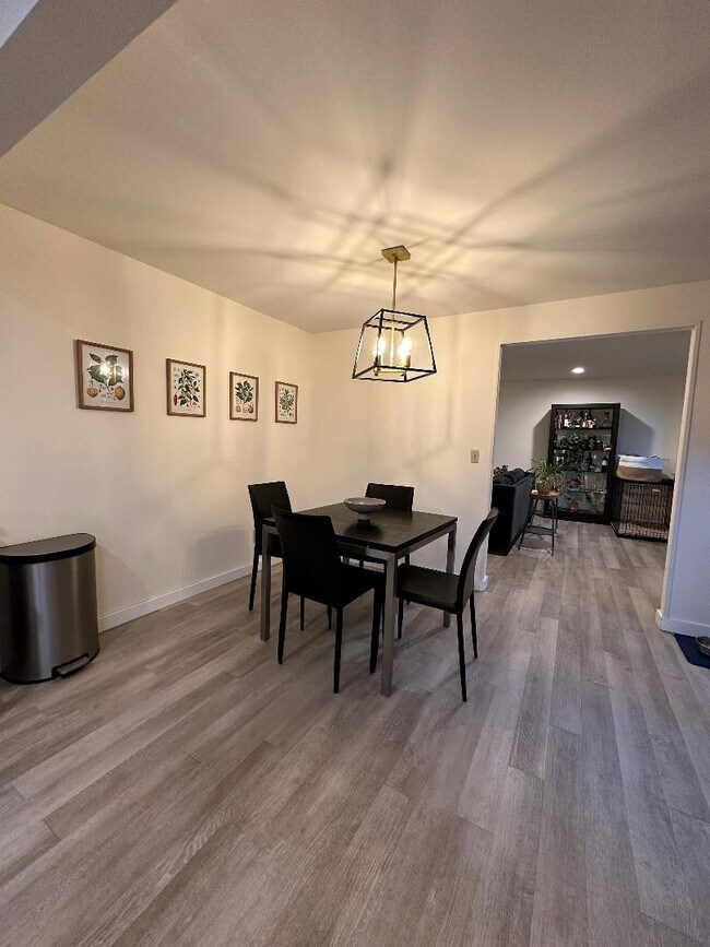 dinning area - 112 165th Ave NE