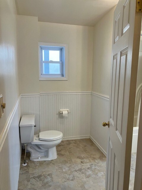 Building Photo - 414 George St