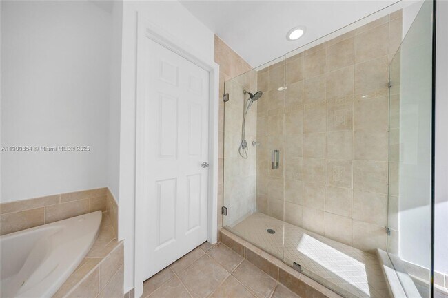 Building Photo - 21025 NE 31st Ave