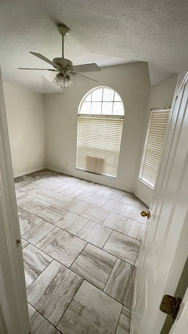 Building Photo - Come see this beautiful 3 bedroom, 2 bath, 2 car garage home for rent near Citrus Park Mall!