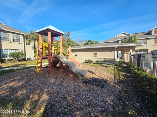 Building Photo - 3888 Summer Grove Way N