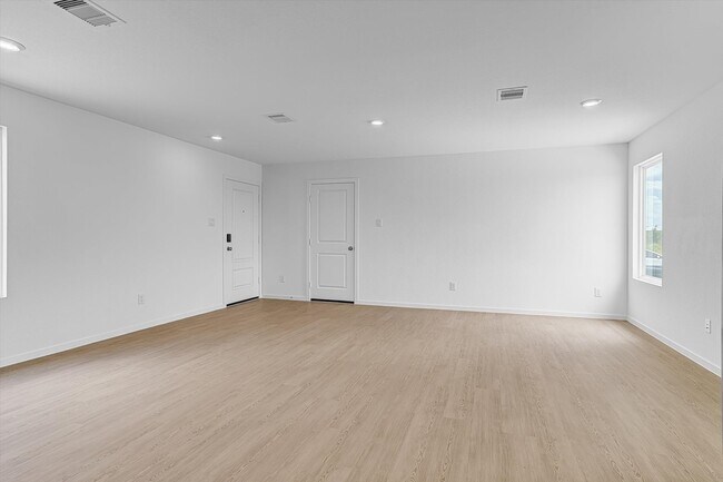 Building Photo - 390 LUCIA Way