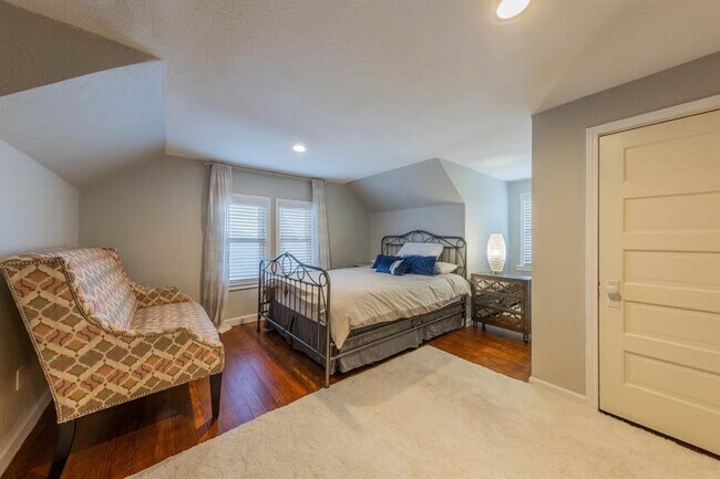 Building Photo - 1212 N Main St