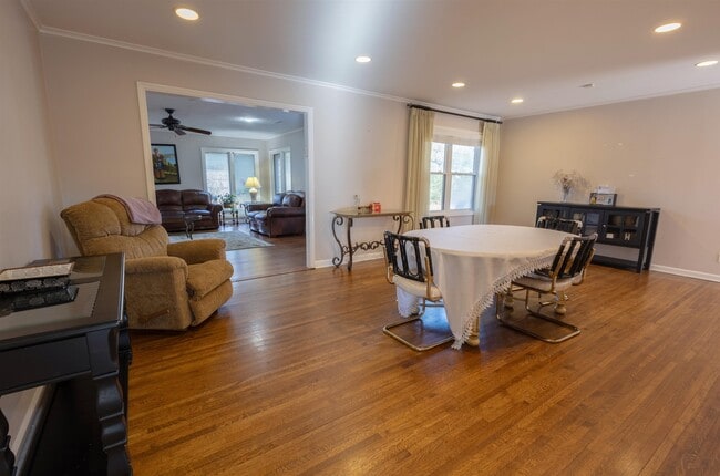 Building Photo - 5454 Brantford Ave