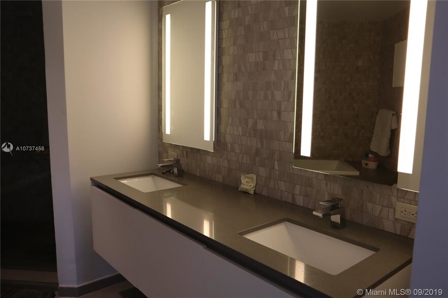 Building Photo - 88 SW 7th St