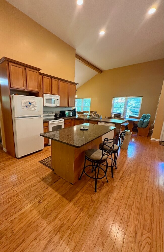 Building Photo - 1219 Chipmunk Ln