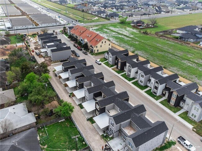 Building Photo - 19 N Crown Point