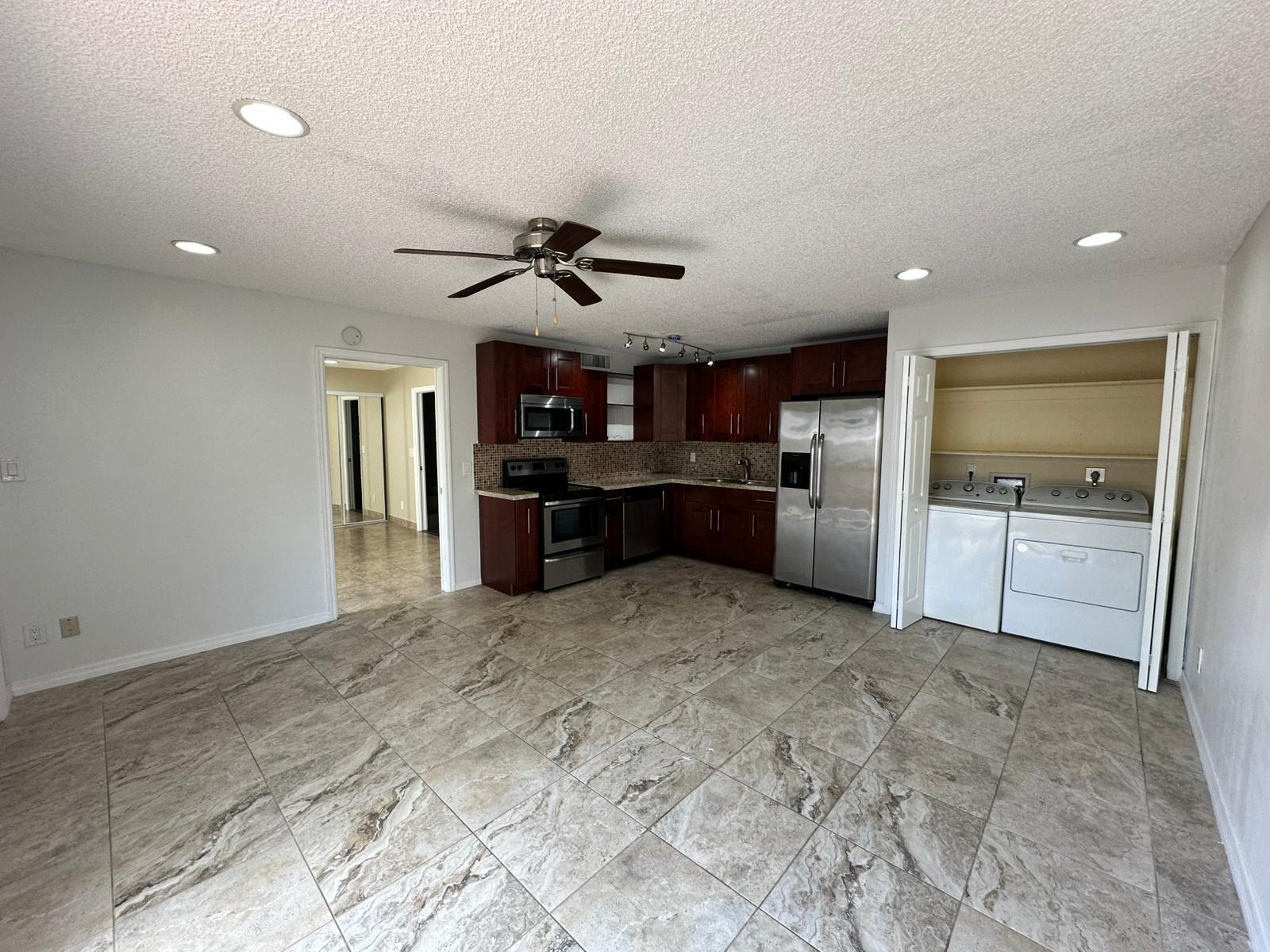 Building Photo - 637 Executive Center Dr