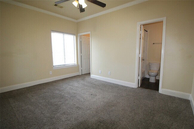 Building Photo - 4709 Scott St