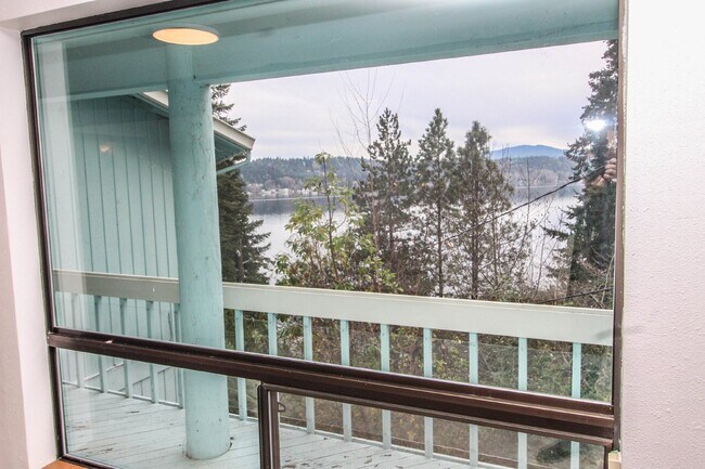 Building Photo - Spacious 4-Bedroom Home with Stunning Lake...
