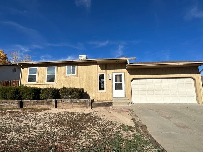 Primary Photo - 3 Bedroom 2 Bathroom Home available to ren...