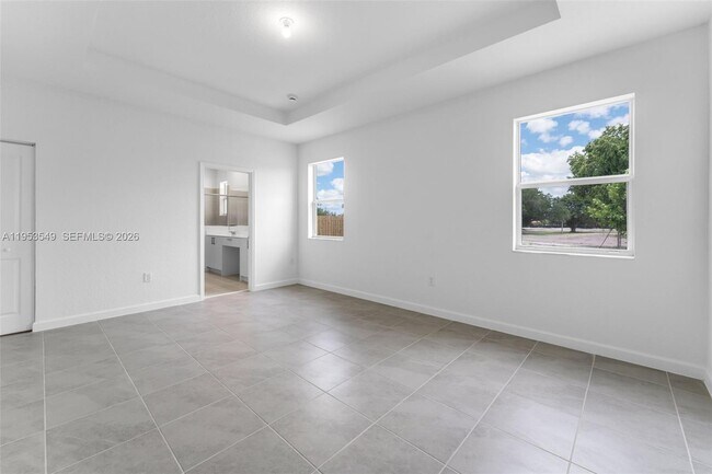 Building Photo - 2960 SE 23rd Ave