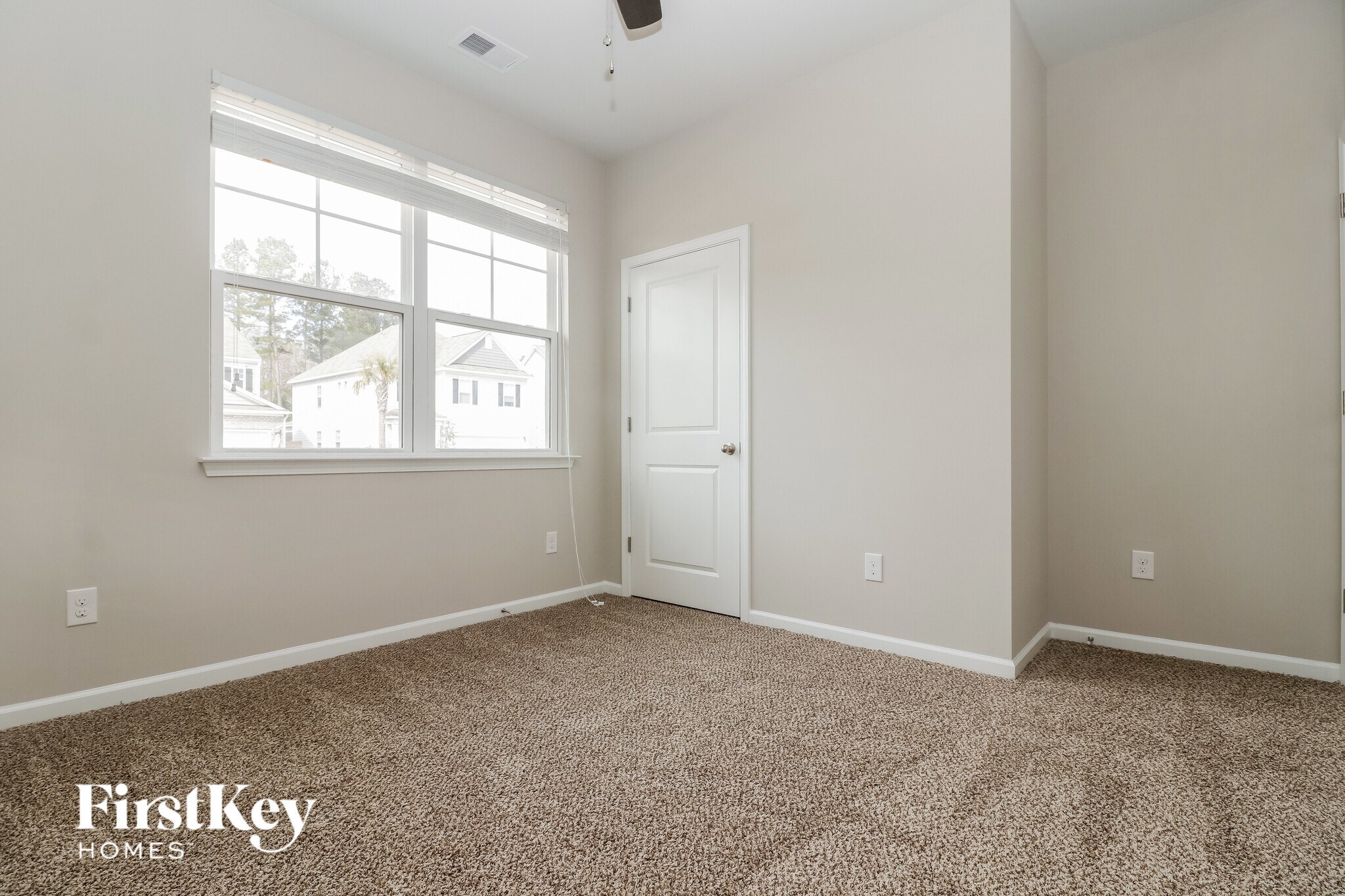 Building Photo - 458 Zenith Blvd