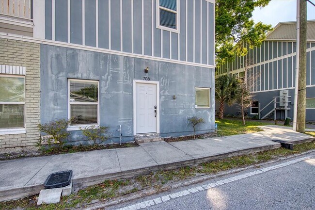 Building Photo - 708 S 22nd St