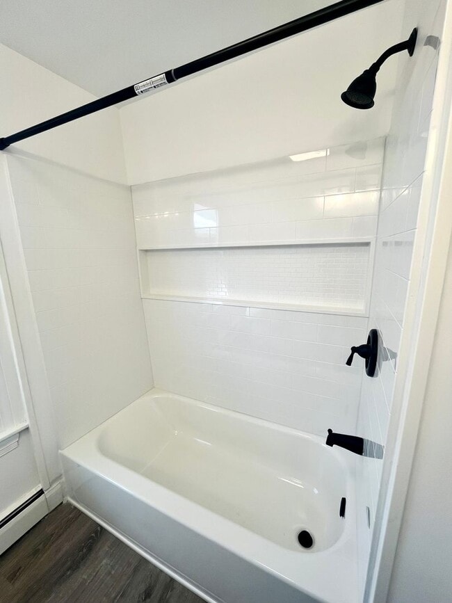 Building Photo - Spacious 4 Bedroom Home Available Now!