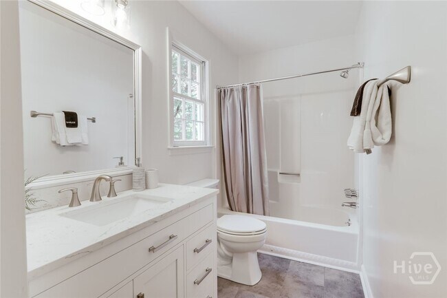 Building Photo - 315 Davis St