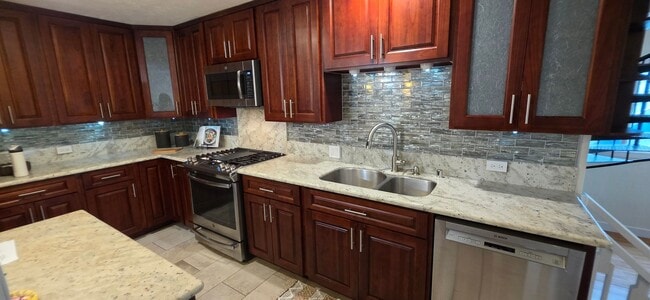 Building Photo - 2 bedroom 2 bath with Study den in Kailua!