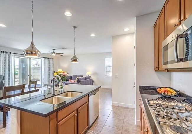 Building Photo - Summerlin Stunner- Spacious Backyard, Stri...
