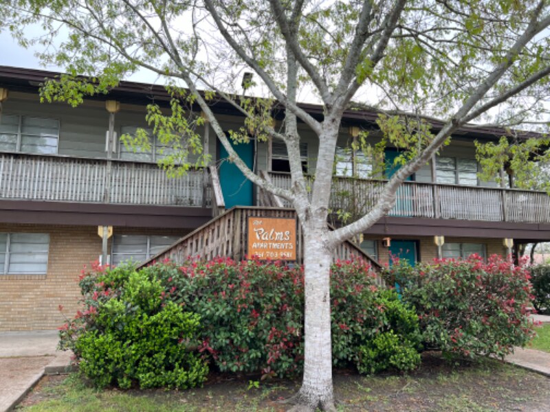 Building Photo - 1708 Holloman Dr