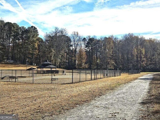 Building Photo - 303 Apache Dr