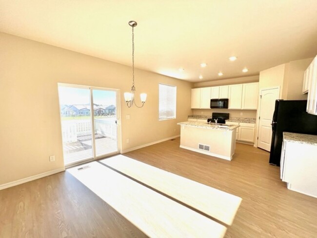 Building Photo - Gorgeous newer built 3 bedroom home in Mer...