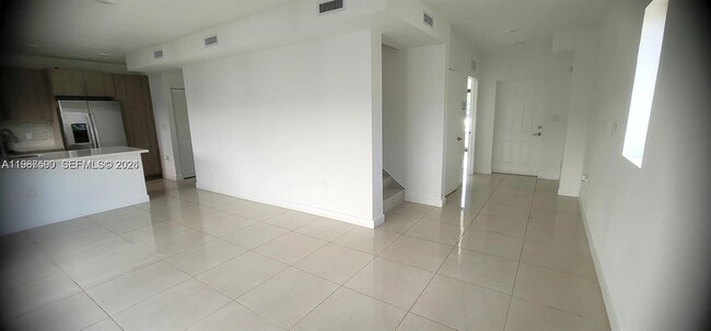 Building Photo - 110 NW 11th Ct