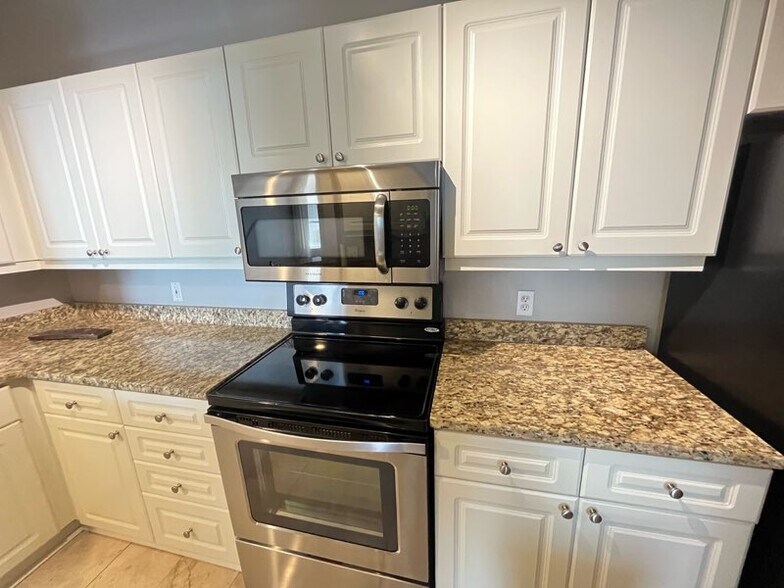 Kitchen_4 - 3334 Peachtree Rd NE