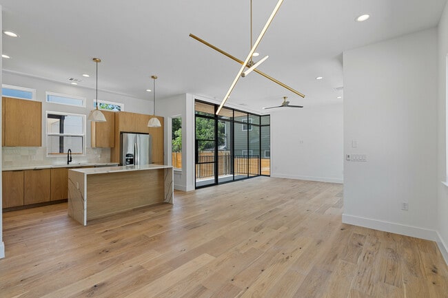 Building Photo - 909 Payne Ave