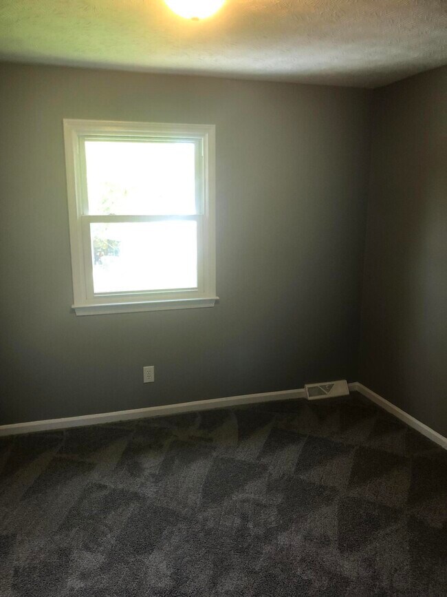 Building Photo - 3900 Sundart Dr