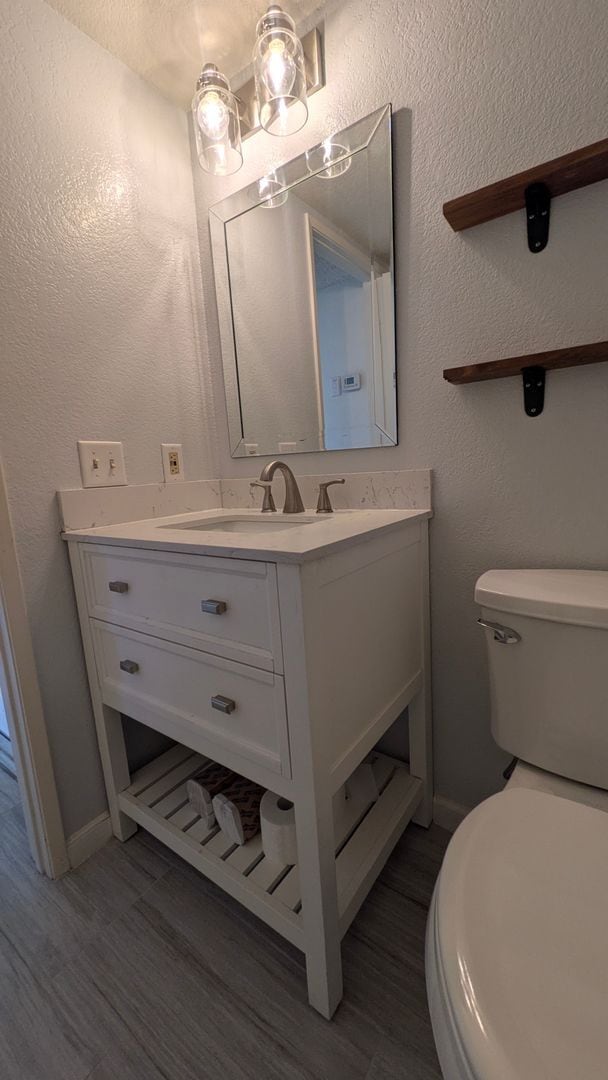 Building Photo - Cute two bedroom condo