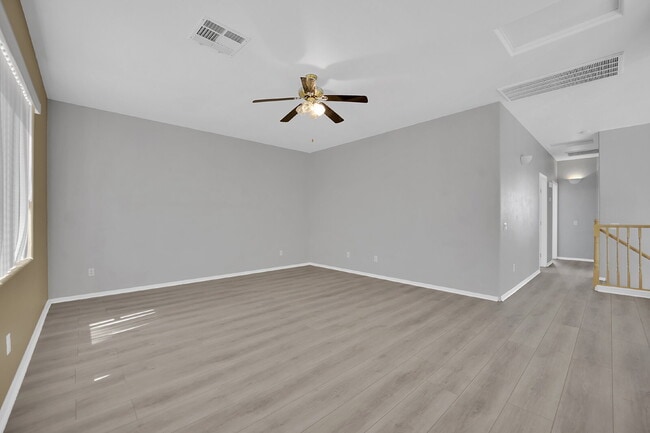 Building Photo - Spacious 4-bedroom, 3-car garage home feat...