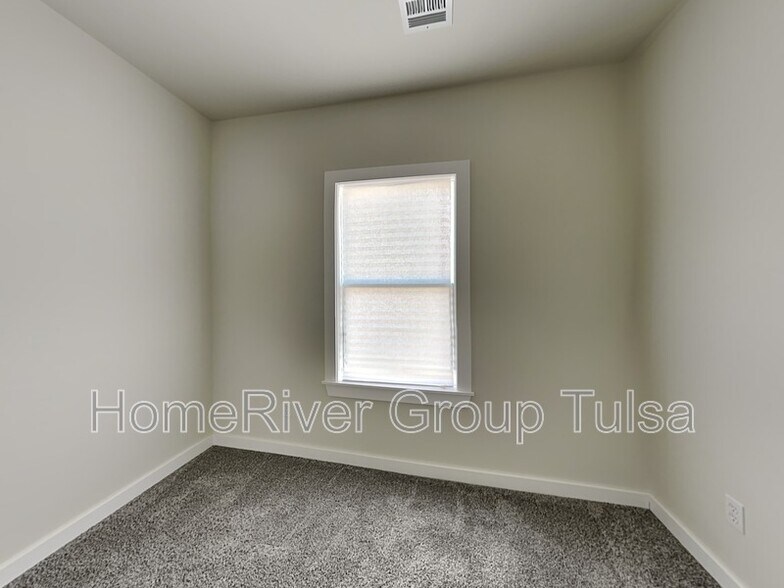 Building Photo - 1305 S Carson Ave