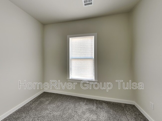 Building Photo - 1305 S Carson Ave