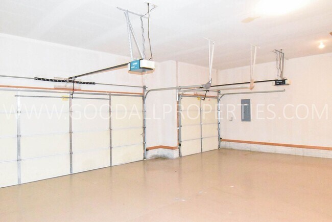 Building Photo - Executive Home with 4 Bedrooms, 2.5 Bath I...