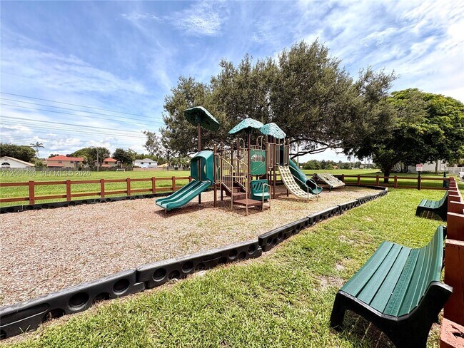 Building Photo - 11196 Longboat Dr