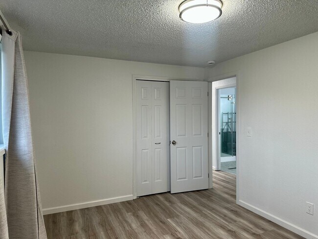Building Photo - Updated 3bd/2BA South Suburbs Home with RV Parking, Large Yard & Garage