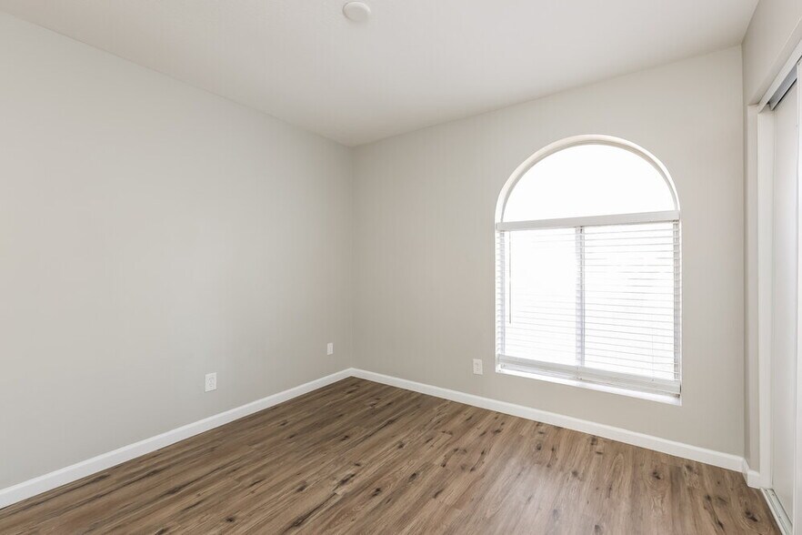 Building Photo - 6601 W Desert Cove Ave