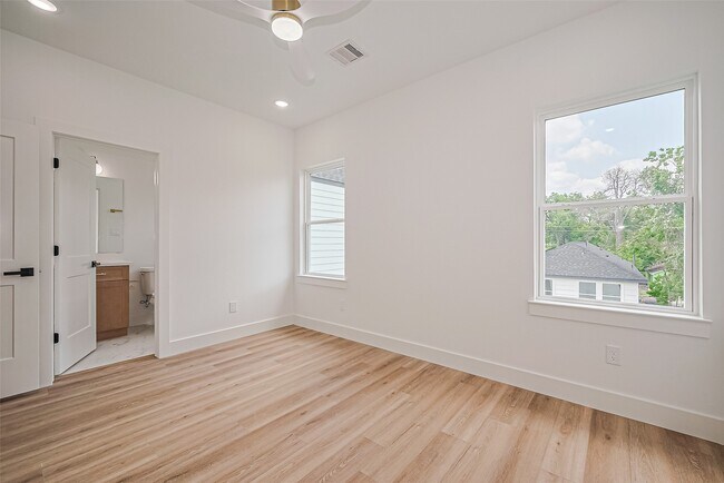 Building Photo - 6023 Maybell St