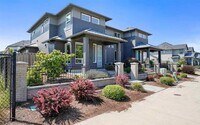 Building Photo - Exceptional 3 Bedroom / 2.5 Bath Modern Townhouse
