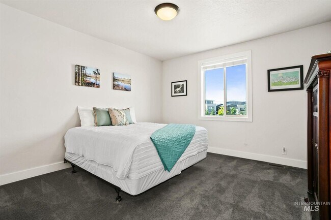 Building Photo - Stunning Modern Home Near NE Foothills | Mountain Views | Designer Finishes