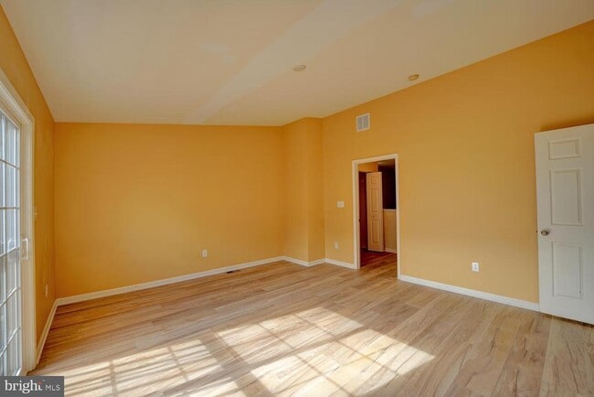 Building Photo - 536 Van Dyke Cir