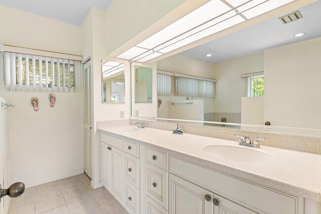 Building Photo - 2584 Muirfield Ct