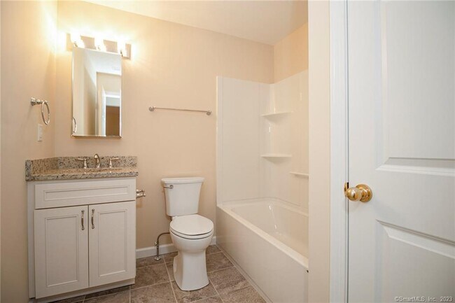 Building Photo - 685 Success Ave