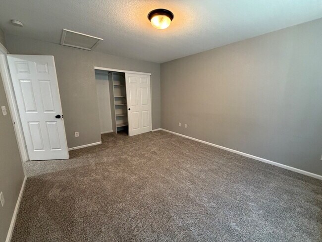 Building Photo - "Nicely updated 2-Bed 1.5 bath Townhouse in Englewood near Parker – Your Cozy Retreat Awaits!"