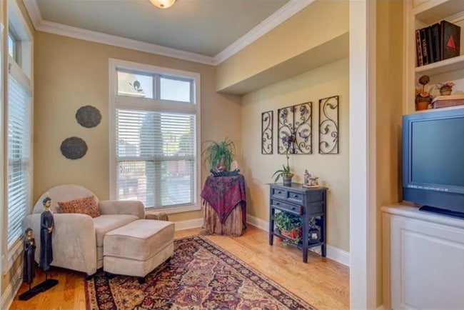 Building Photo - Bright End-Unit Townhome in Prestigious Johns Creek School District