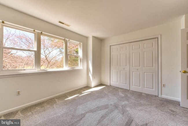 Building Photo - 141 Lakeside Dr