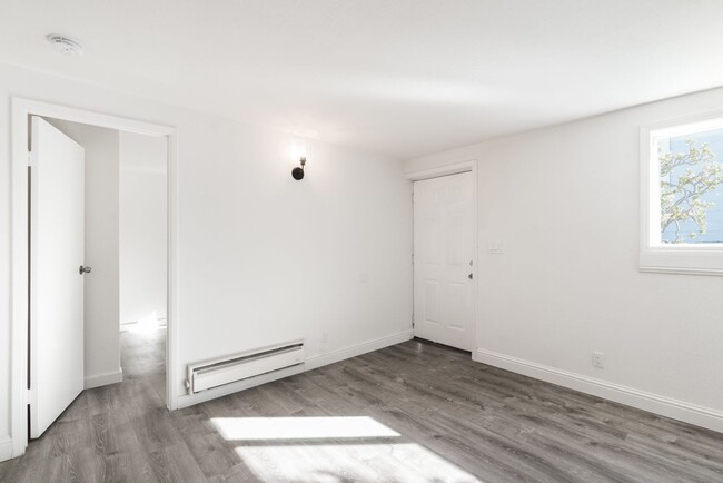 Building Photo - 2120 Lincoln Ave #D - 2 bedroom | 1 bath |...