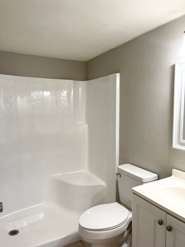 Building Photo - Two Bed, Two Bath Condo at Windsor Crossing