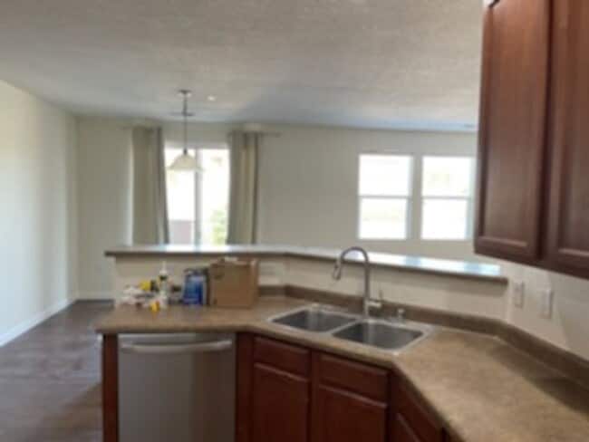 Building Photo - 3 bedroom 2.5 bathroom Townhome