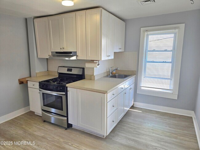 Primary Photo - 513 Sewall Ave